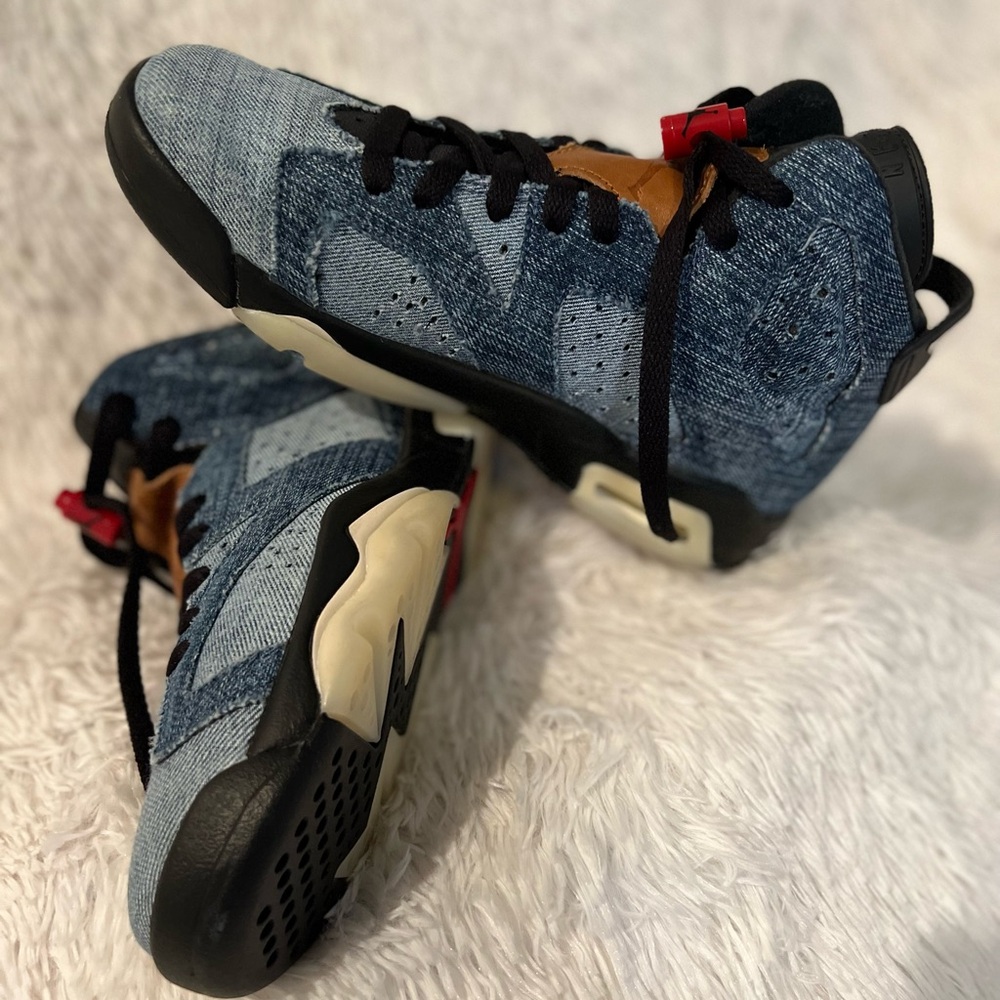 Air Jordan 6 Retro Washed Denim Size 5.5y or 7 Women